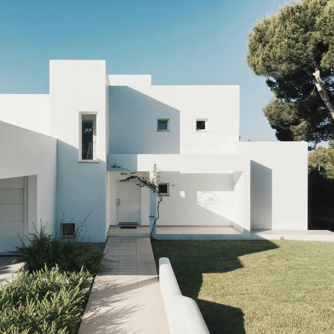 Modern Ontario home financed through Ivory Capital